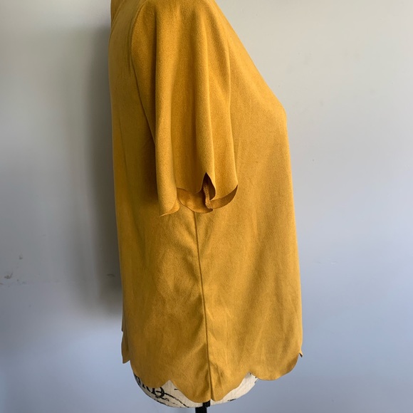 Altar’d State Blouse round cut - Picture 2 of 8